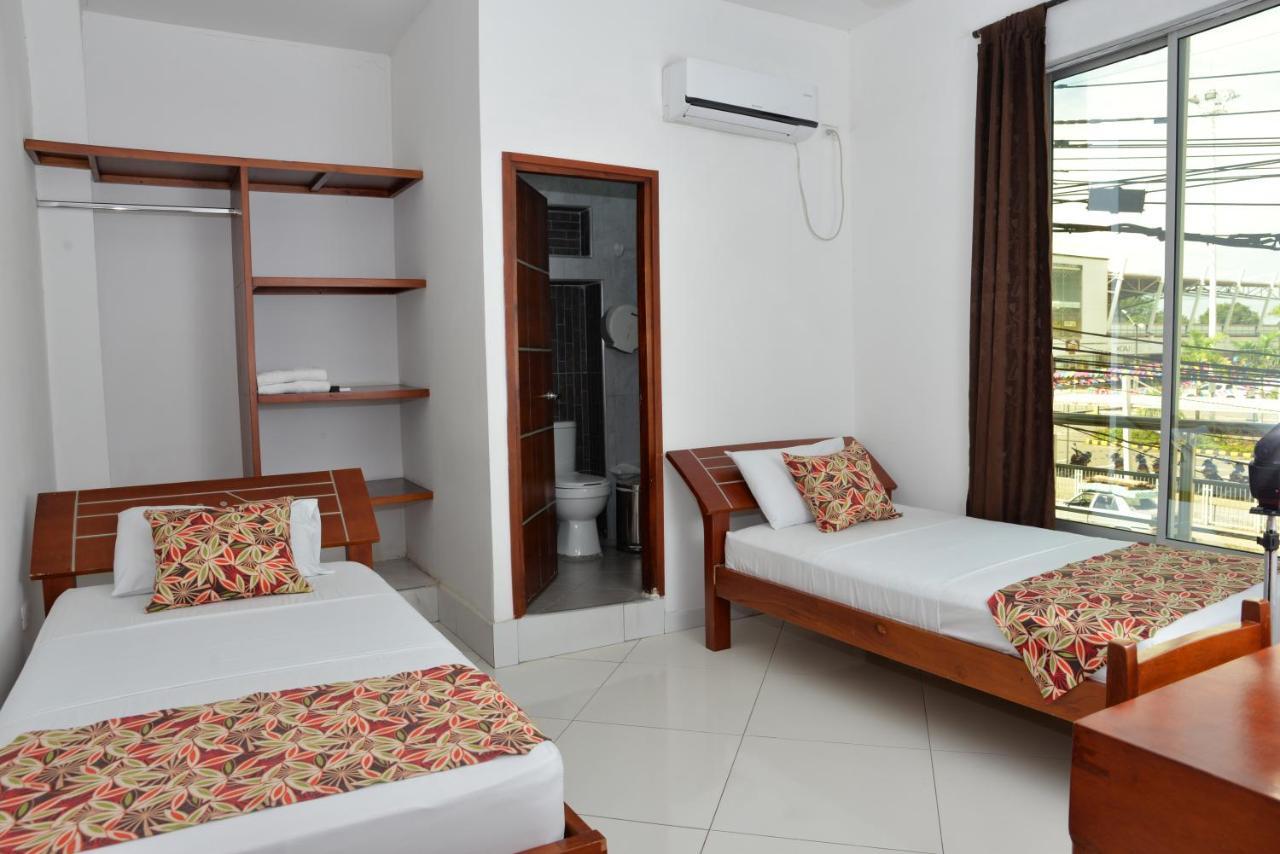 Hotel Canoa Inn Caucasia 外观 照片
